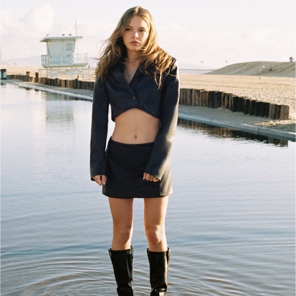 Blogger’s Favorite 🤩 NWT Zara Black Faux Leather Skort - Picture 3 of 7